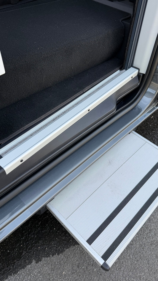 Einstiegsschutzfolie für VW Grand California – Lackschutz Schiebetür Schwelle – Matt Transparent – 2-teilig passgenau