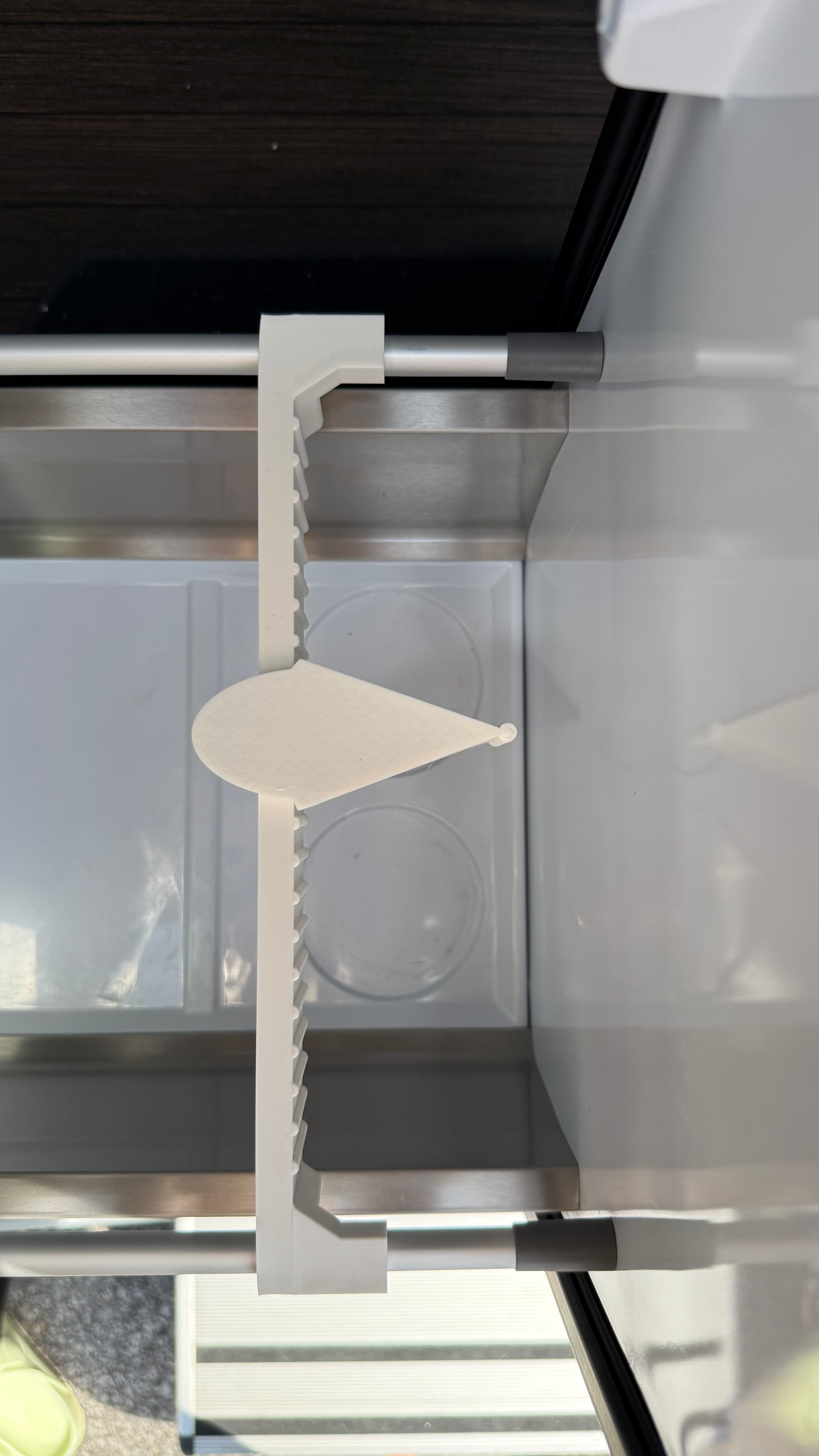 Flaschenhalter für VW Grand California Kühlschrank – verstellbar