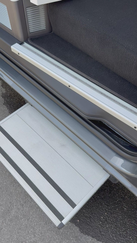 Einstiegsschutzfolie für VW Grand California – Lackschutz Schiebetür Schwelle – Matt Transparent – 2-teilig passgenau